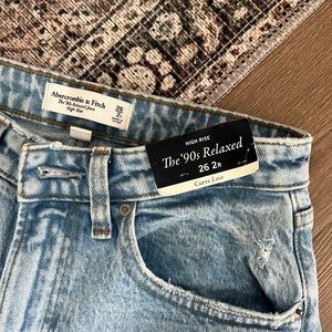 Abercrombie High rise 90’s relaxed curve love  26 regular length